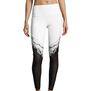 Alo Yoga White Verse Leggings - M